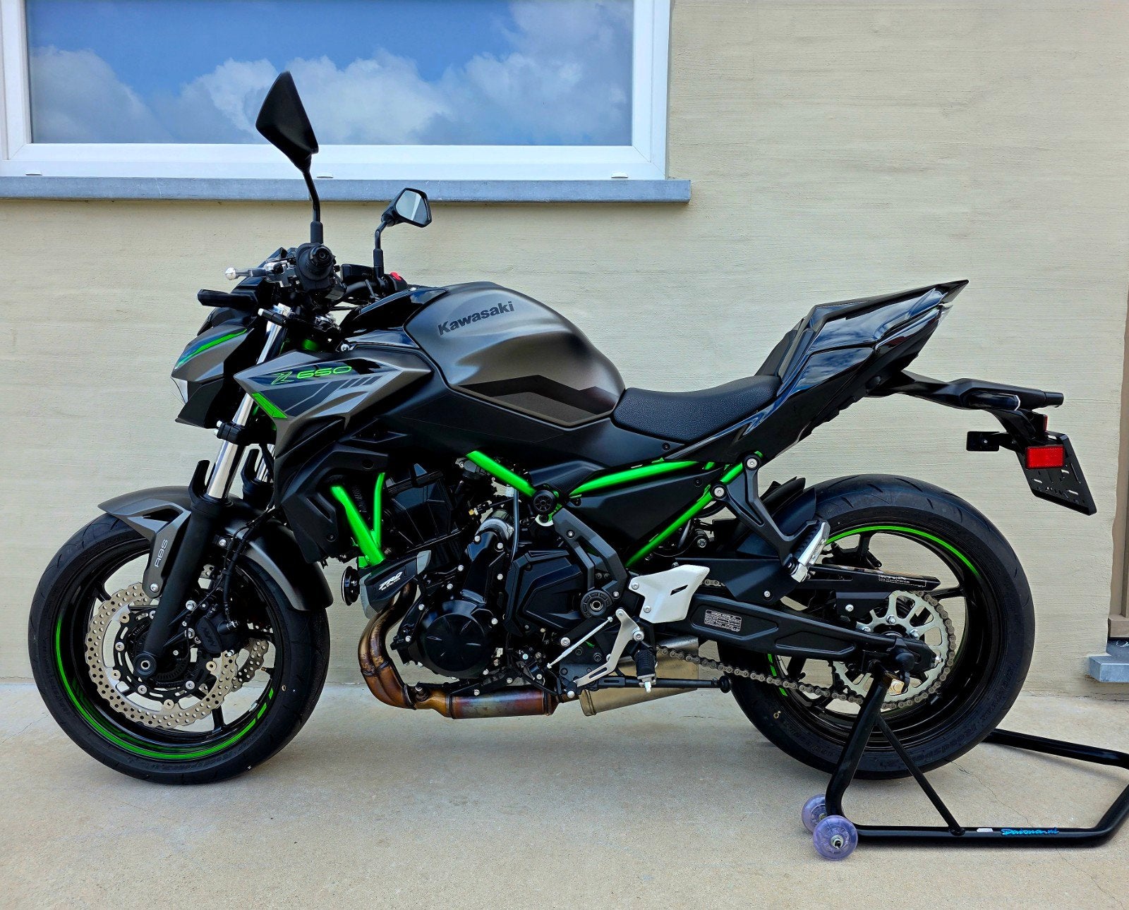 Kawasaki Z650 ** 1400km **09/2023 *1st eig *SPORT *MATT GRAY, Entreprise, Naked bike, ABS