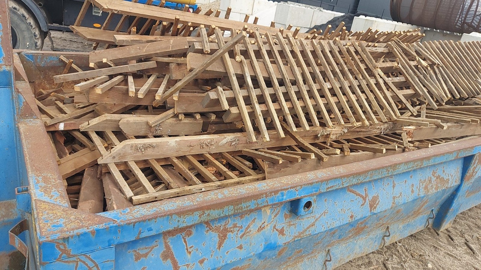 GRATIS container droog hout 2x, Ophalen