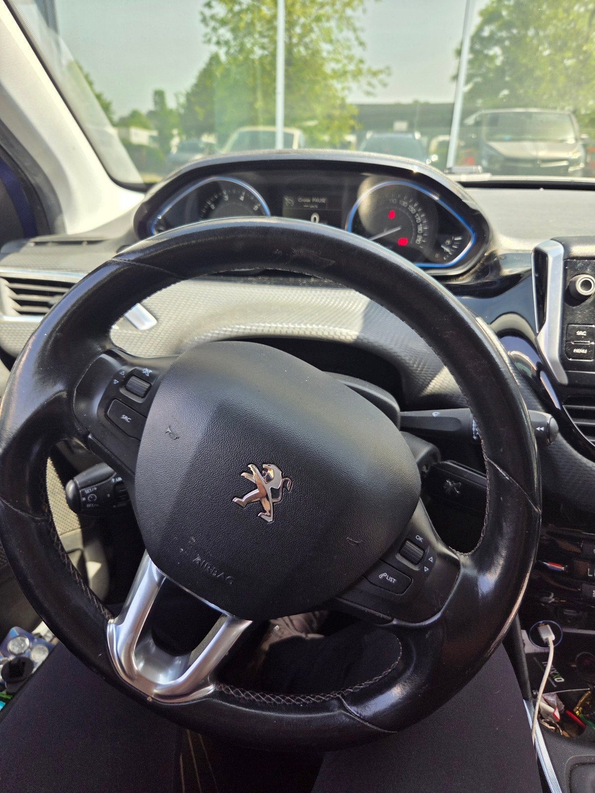 Peugeot 2008 2015 airco gps leer bekleding km 175.00 benzine, Autos : Pièces & Accessoires, Commande, Enlèvement, Peugeot