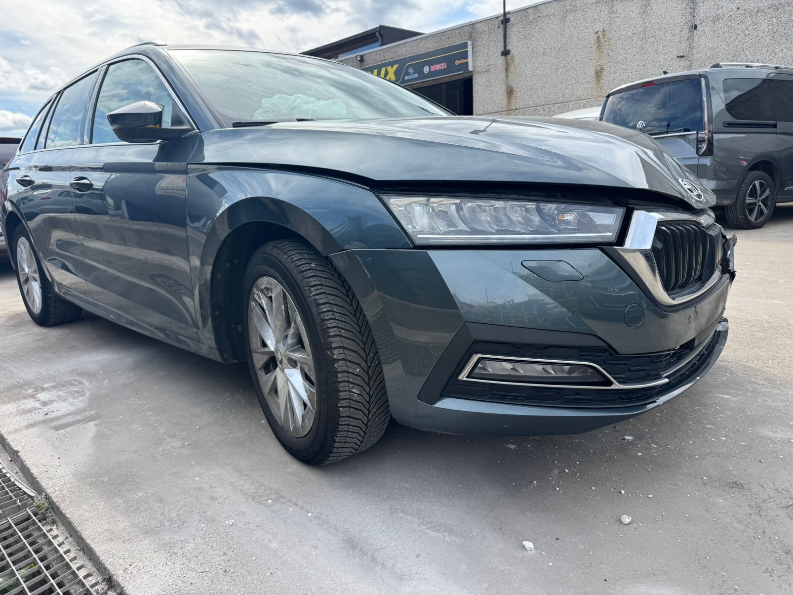 Škoda Octavia Combi accidentée – Vente Export, Autos, Achat, Euro 6, Entreprise, Noir