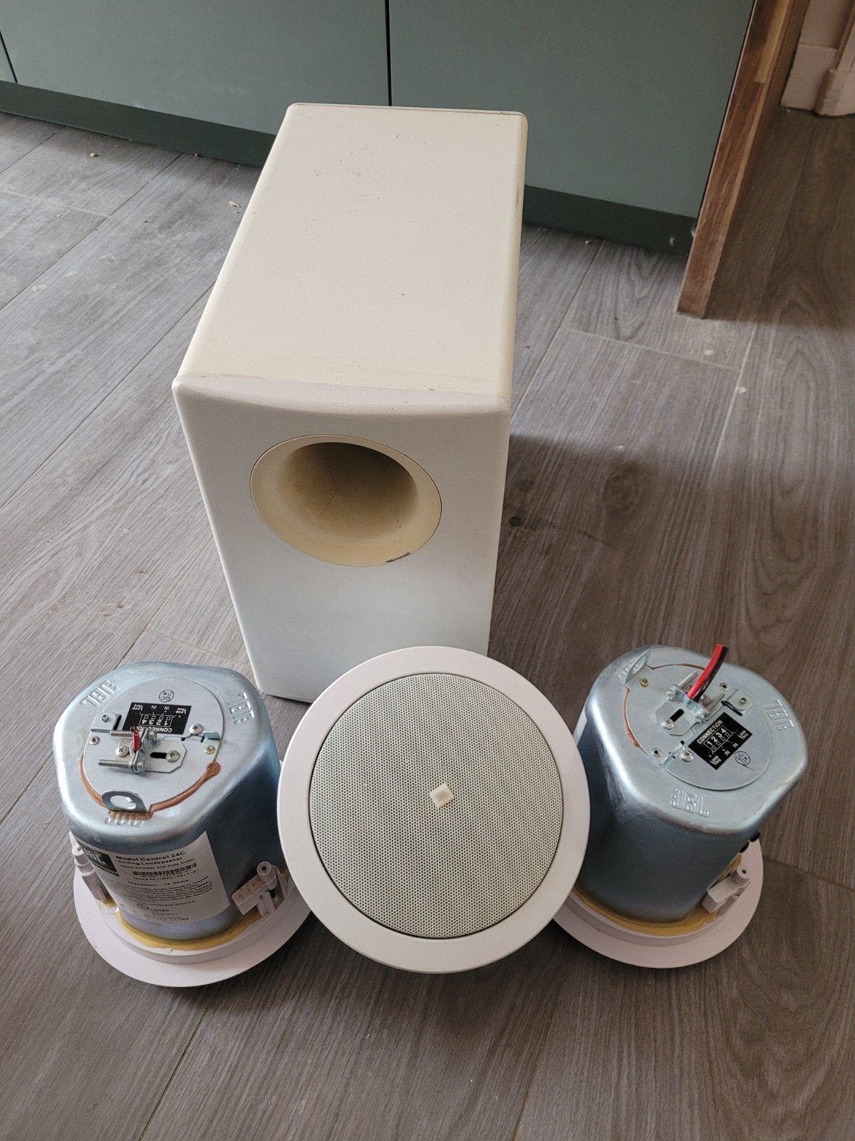 Kit JBL Subwoofer control 50S/T-WH et 3x model control 24C, TV, Hi-fi & Vidéo, Enceintes, Enlèvement ou Envoi