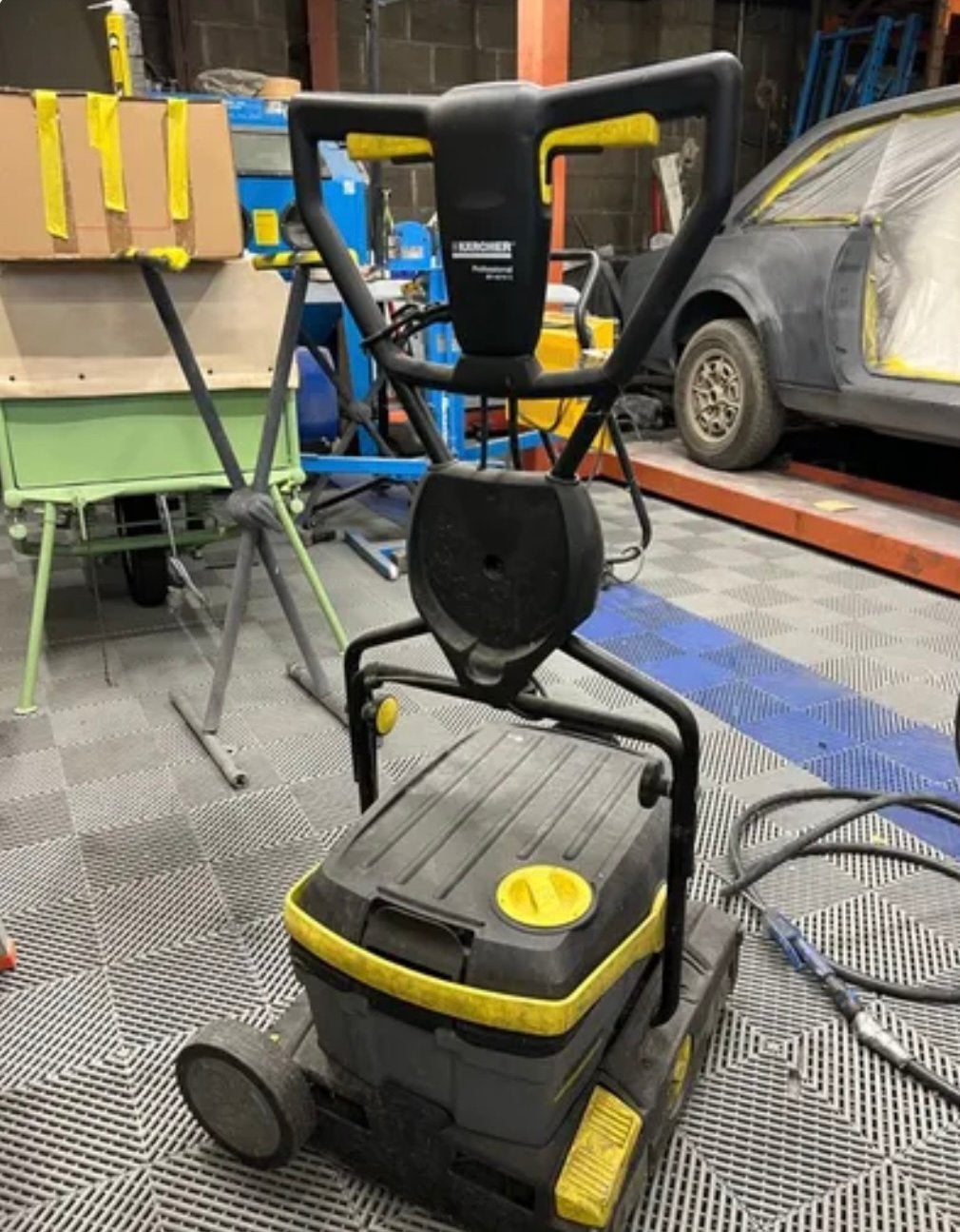Autolaveuse professionnelle Kärcher BR 40/10 C, Bricolage & Construction, Matériel de nettoyage, Enlèvement, Utilisé, Machine de nettoyage à brosse