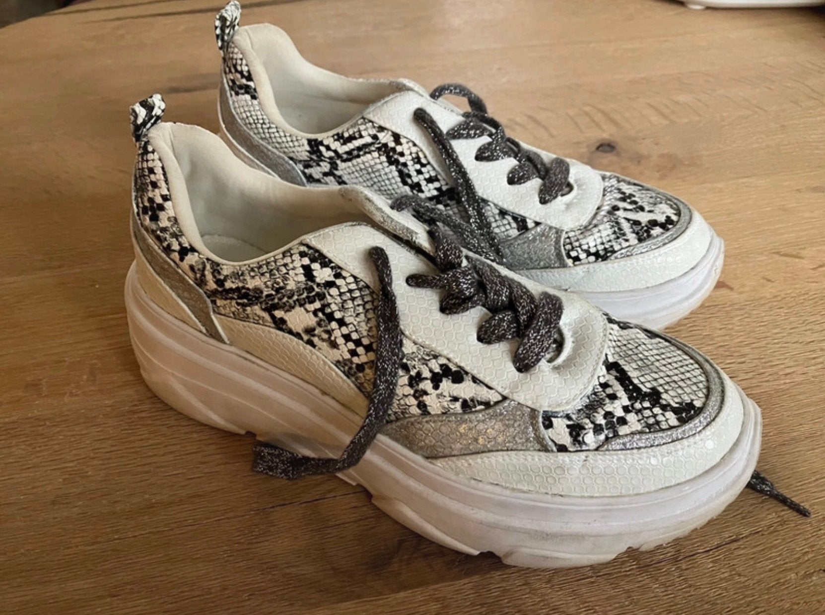 Sneakers maat 41, Kleding | Dames, Schoenen, Zo goed als nieuw, Sneakers, Wit, Ophalen of Verzenden