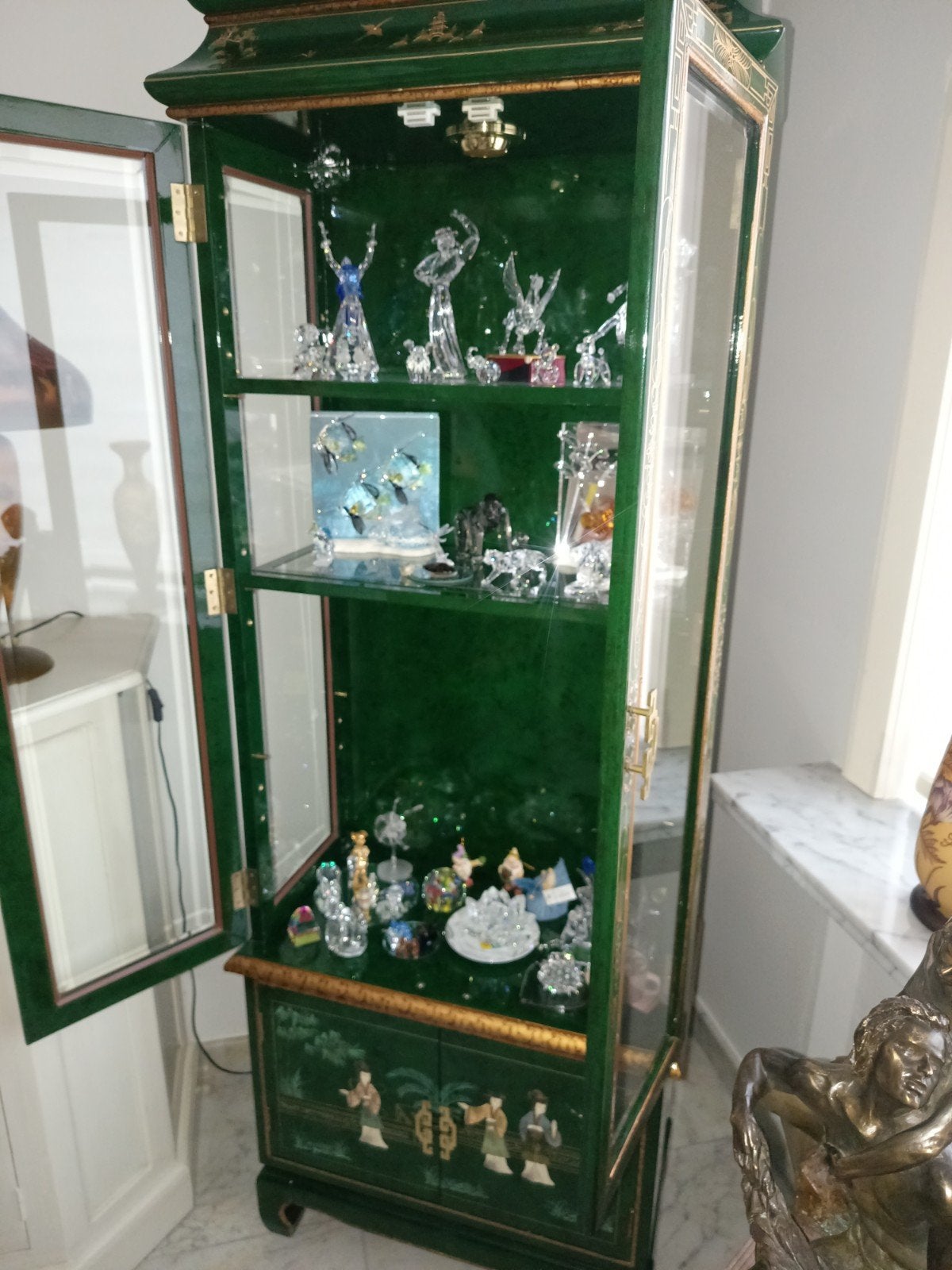 vitrinekast met Swarovski beeldjes, Ophalen, 50 tot 100 cm, Zo goed als nieuw, Oosters