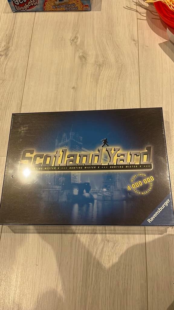 Gezelschapspel Scotland Yard gloed nieuw en in topstaat., Hobby en Vrije tijd, Ophalen of Verzenden, Nieuw