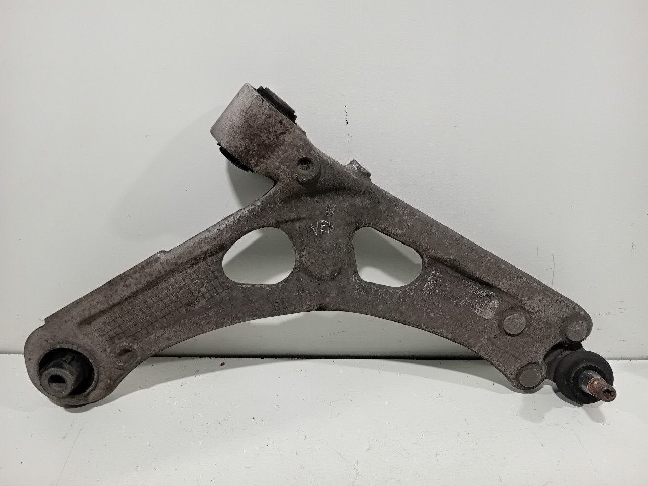 Draagarm rechts voor Opel Combo, Onderdelen@venauto.nl, Van der Ven Autorecycling B.V., Ettenseweg 76, 4706 PB Roosendaal, The Netherlands