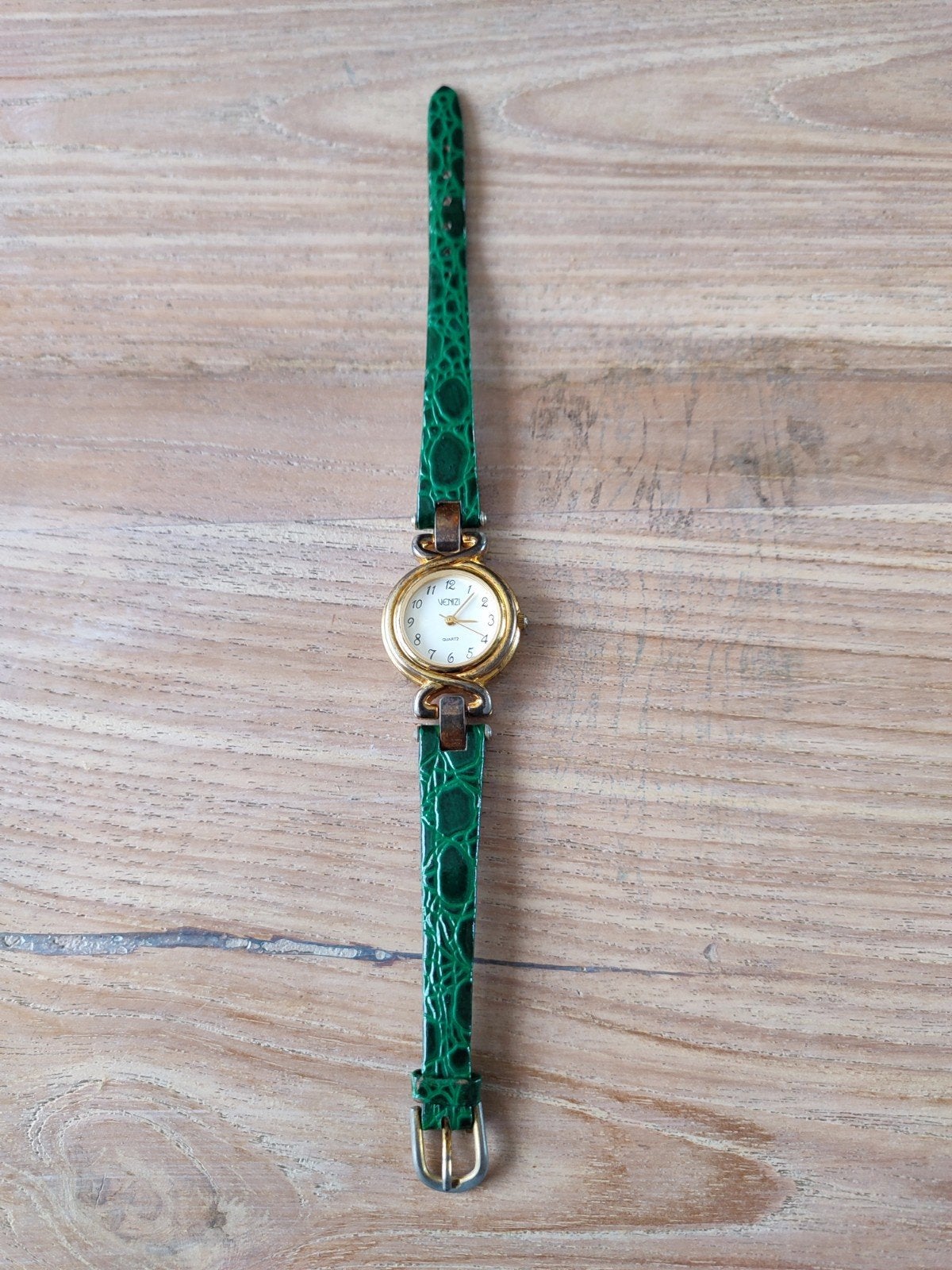 Montre à quartz vintage Venizi pour femme, Bijoux, Sacs & Beauté, Enlèvement