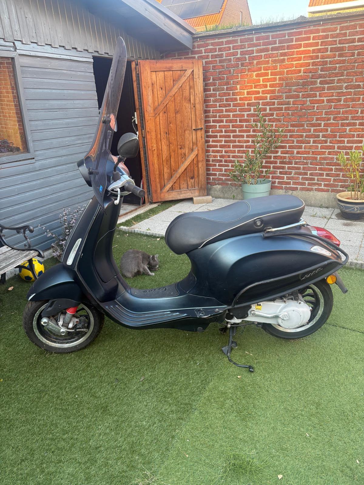 Vespa sprint 50, Fietsen en Brommers, Ophalen, Zo goed als nieuw
