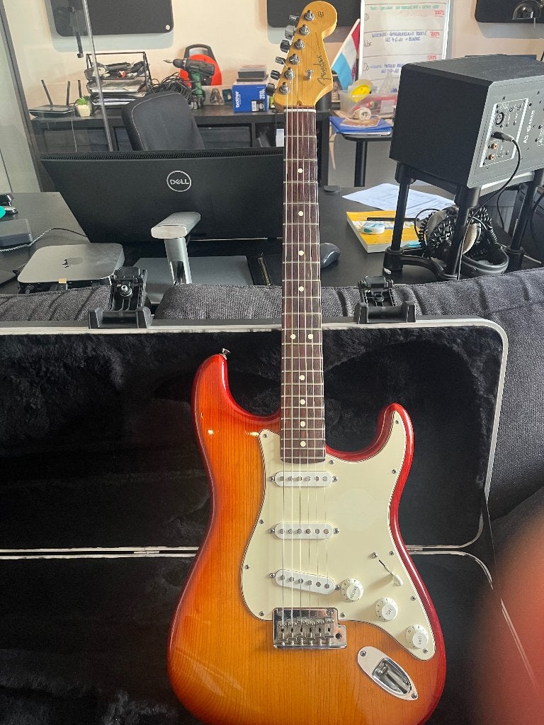 Fender American Standard Stratocaster 2011 + case, Muziek en Instrumenten, Snaarinstrumenten | Gitaren | Elektrisch, Ophalen, Gebruikt