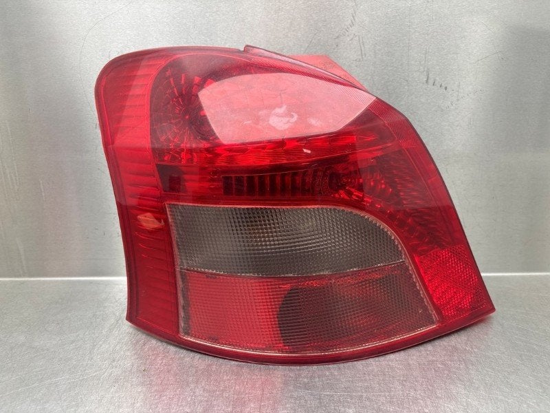 FEU ARRIÈRE GAUCHE Toyota Yaris II (P9) (|KOITO0D7|), Dhr. M. Roggen, Toyota, Stadsweg 37 37
9917 PV  WIRDUM GR., NL, Utilisé