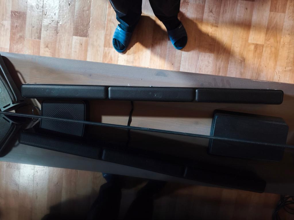 Barre de son avec enceinte arrière et caisson