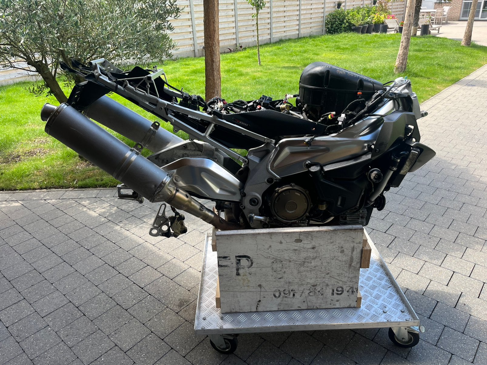 Aprilia rsv 1000 tuono gn 2, Particulier
