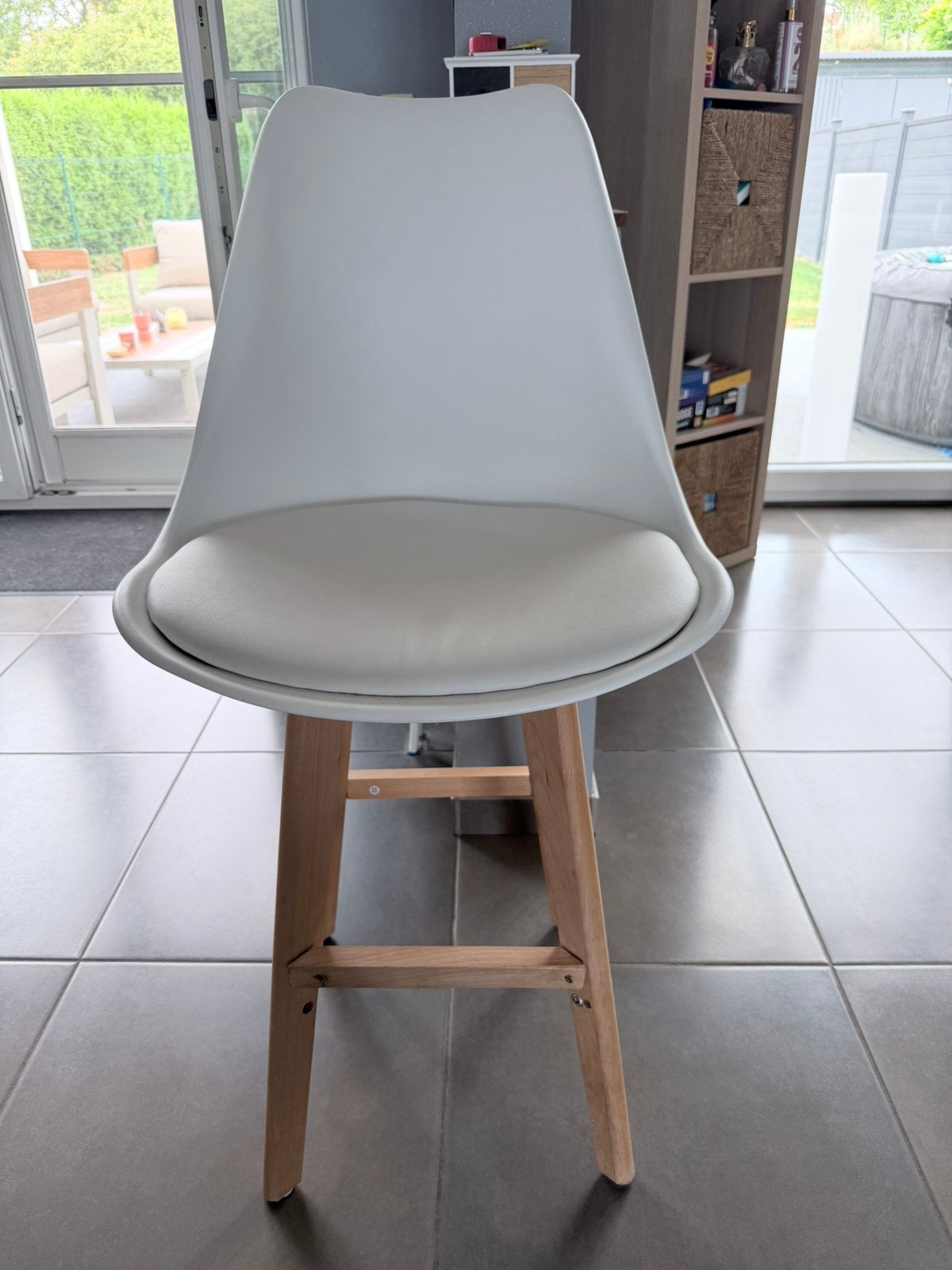 Lot de 4 tabourets hauts blancs – assise 65 cm, Maison & Meubles, Tabourets de bar, Avec repose-pieds, 4 tabourets, Enlèvement