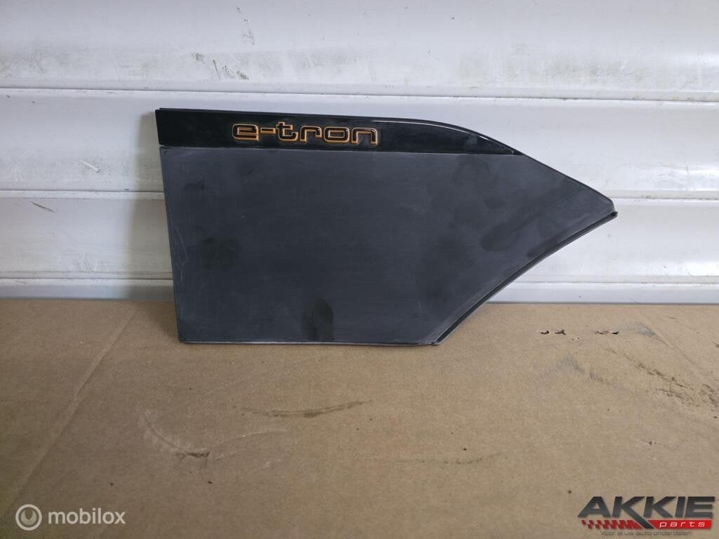 Audi e-tron spatbord laadklep rechts voor (18-22) 4KE810394, Auto-onderdelen, Audi, Gebruikt, Audi, Ophalen of Verzenden
