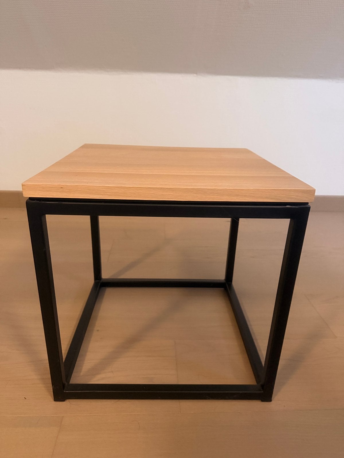 Bijzettafel Charrell, Huis en Inrichting, Ophalen, Zo goed als nieuw, Vierkant, Hout