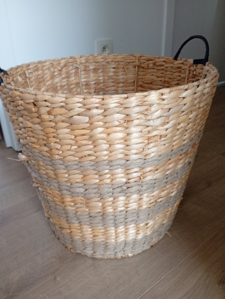 Rieten mand, Huis en Inrichting, Woonaccessoires | Schalen en Manden, Ophalen, Mand