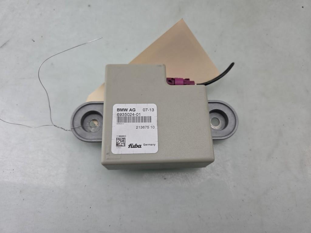 AMPLIFICATEUR D'ANTENNE BMW 5 serie (F10) (01-2009/10-2016), Utilisé, BMW, Petuelring 130
80809  München, DE, Bayerische Motoren Werke AG