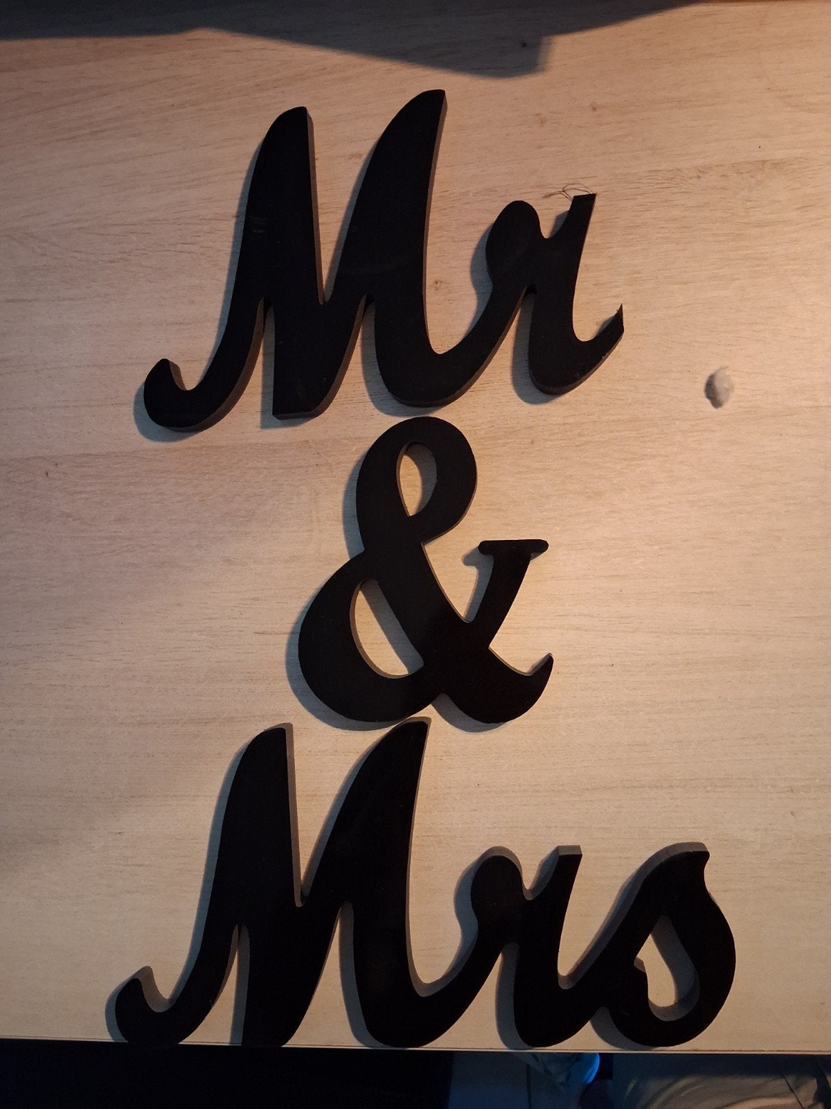 Mooie letters in zwart gelakt, Enlèvement