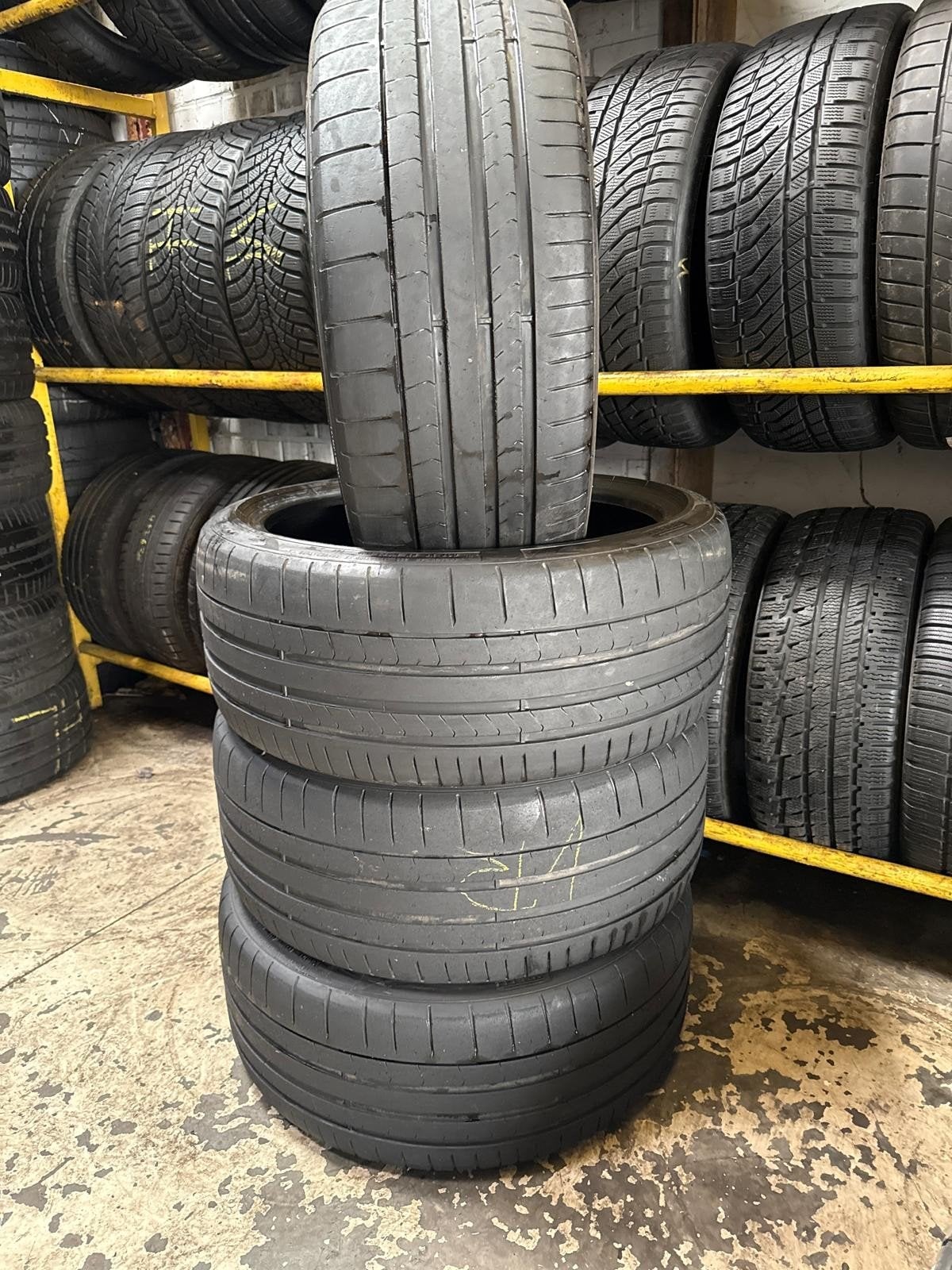 255 35 20 pirelli avec montage et équilibrage, Enlèvement