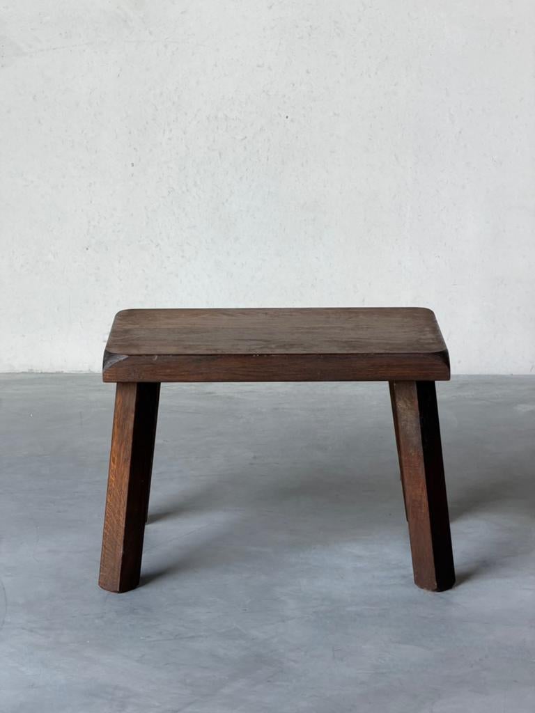 Vintage Brutalistische houten bijzettafel, Huis en Inrichting, Krukjes, Ophalen, Zo goed als nieuw