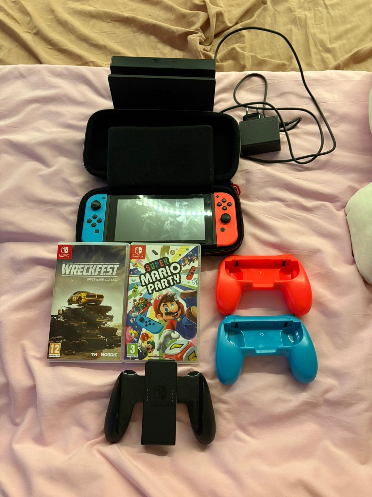 Nintendo switch, Games en Spelcomputers, Spelcomputers | Nintendo Switch, Zo goed als nieuw, Met 3 controllers of meer, Met games