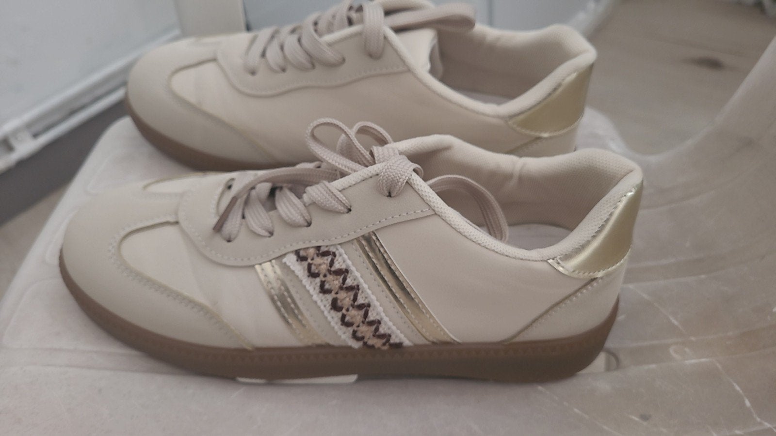 Sneakers femmes en très bon état., Enlèvement