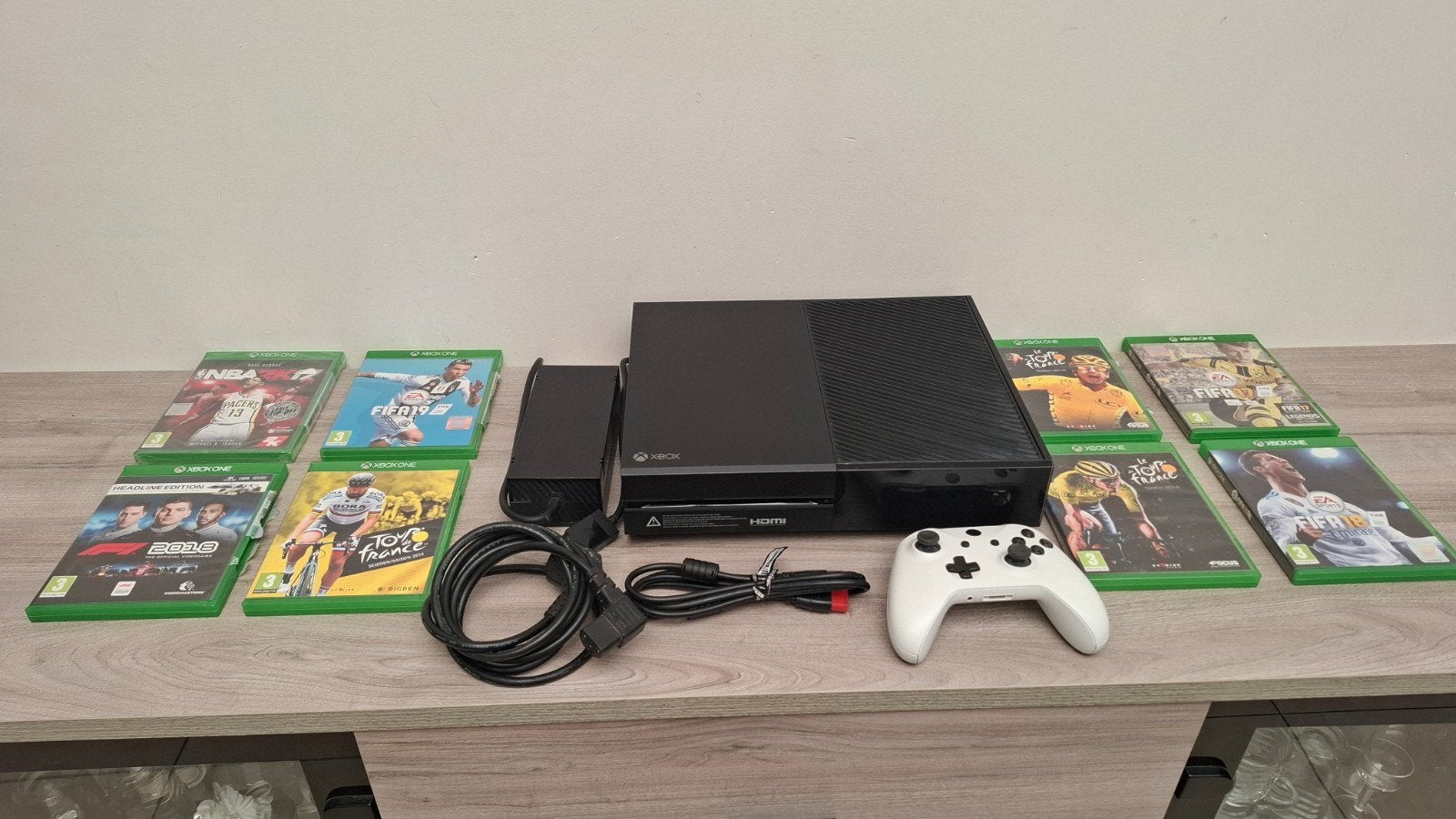 Xbox One in zeer goede staat met een controller en 8 games, Games en Spelcomputers, Spelcomputers | Xbox One, Ophalen of Verzenden