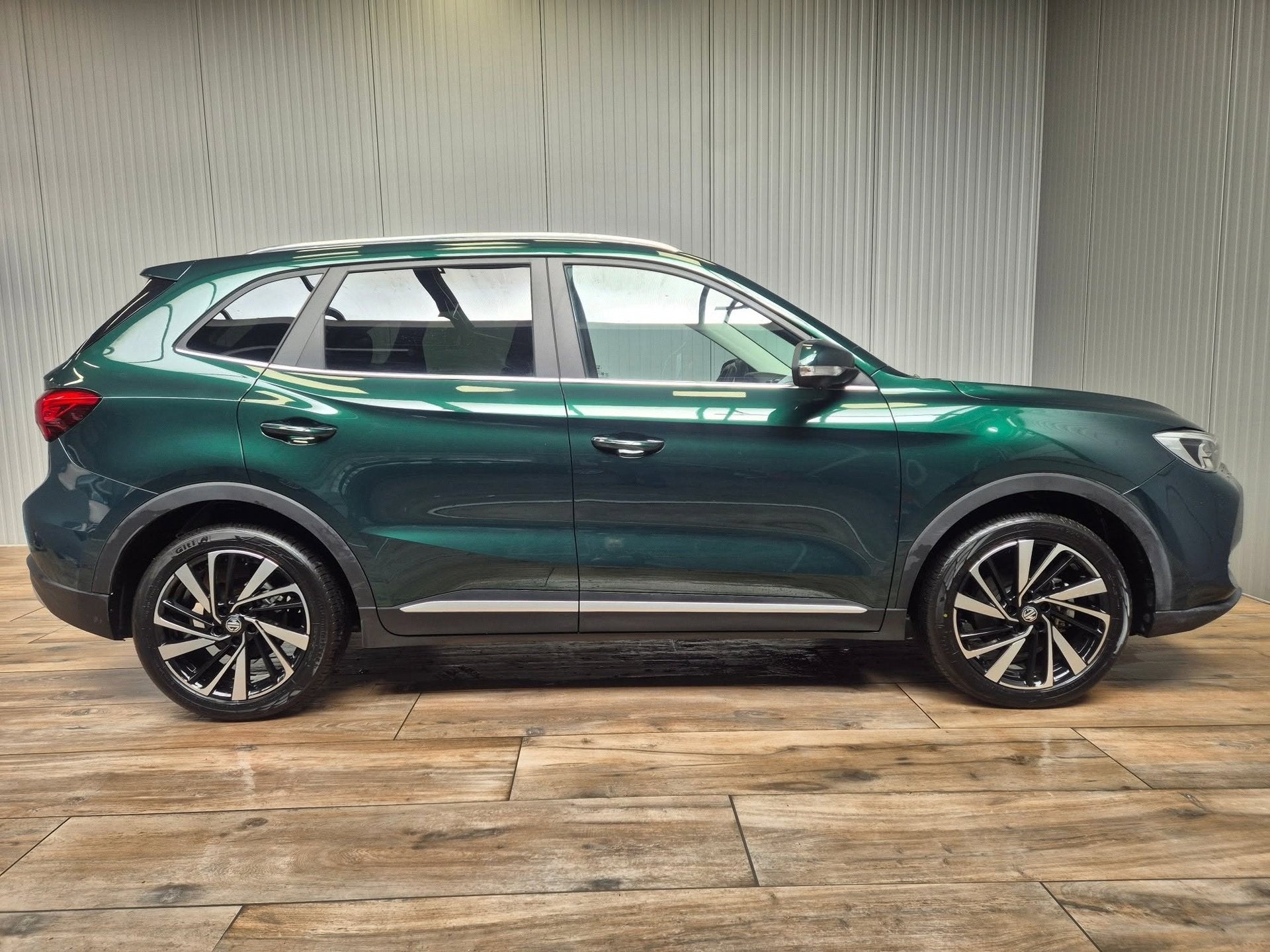 MG ZS 1.5 Hybrid+ 197pk Luxury automaat 8/2026, Autos, Entreprise, ZS, Noir, 5 places