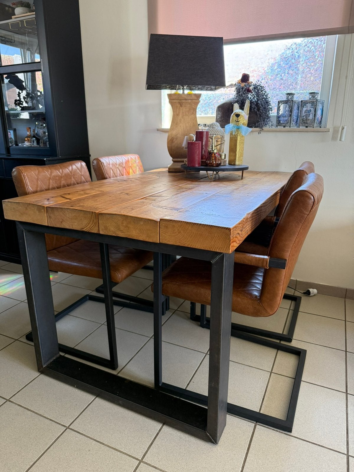 Boomstamtafel,  4 pers. van BETOVERENDE TAFEL + stalen frame, Ophalen, Eikenhout, Zo goed als nieuw, Vier personen