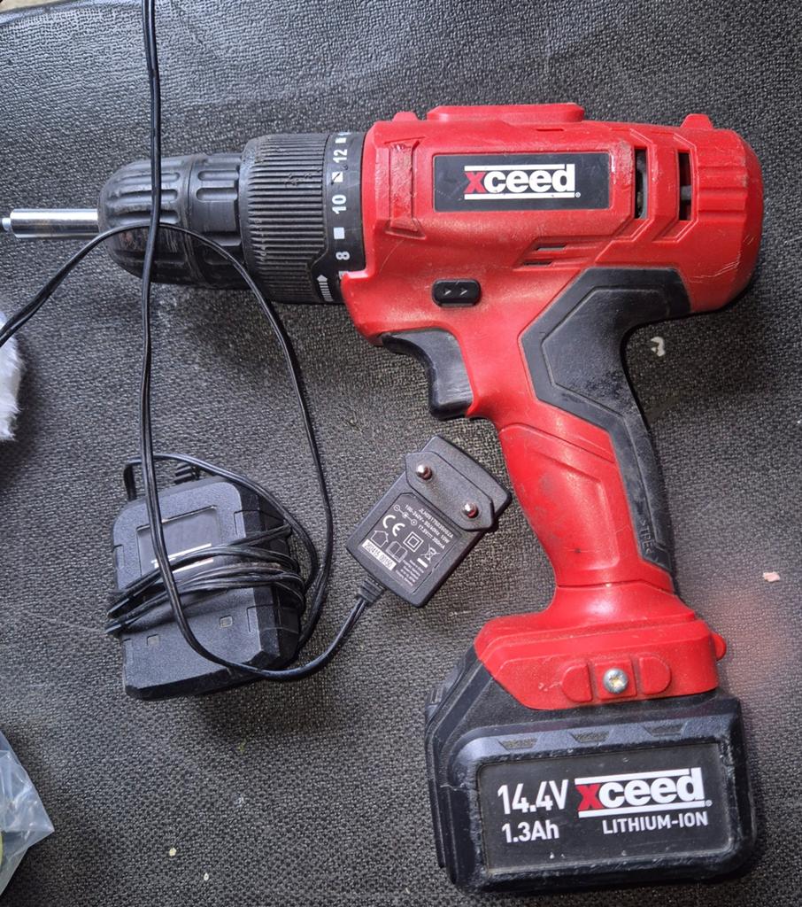 Xceed schroefmachine 14.4V incl oplader, Ophalen, Variabele snelheid, 400 tot 600 watt, Zo goed als nieuw