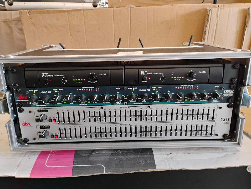 Headsetmicrofoons met ontvangers in flightcase, Audio, Tv en Foto, Professionele apparaten, Ophalen of Verzenden, Zo goed als nieuw