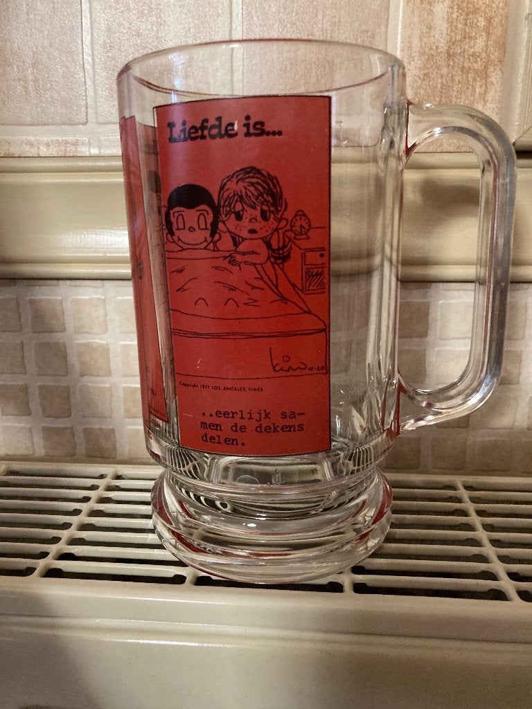 Glazen bierpot 'Liefde is..., Maison & Meubles, Cuisine | Vaisselle, Enlèvement ou Envoi, Comme neuf, Verre, Verre ou Verres