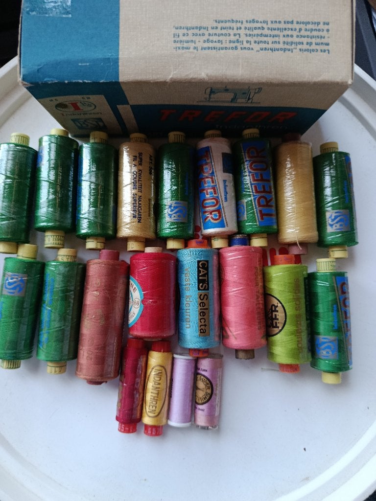 Lot de 17 bobines NEUVES de fil à coudre Trefor+4 gratuites, Hobby & Loisirs créatifs, Enlèvement ou Envoi, Neuf, Fil ou Aiguille(s)