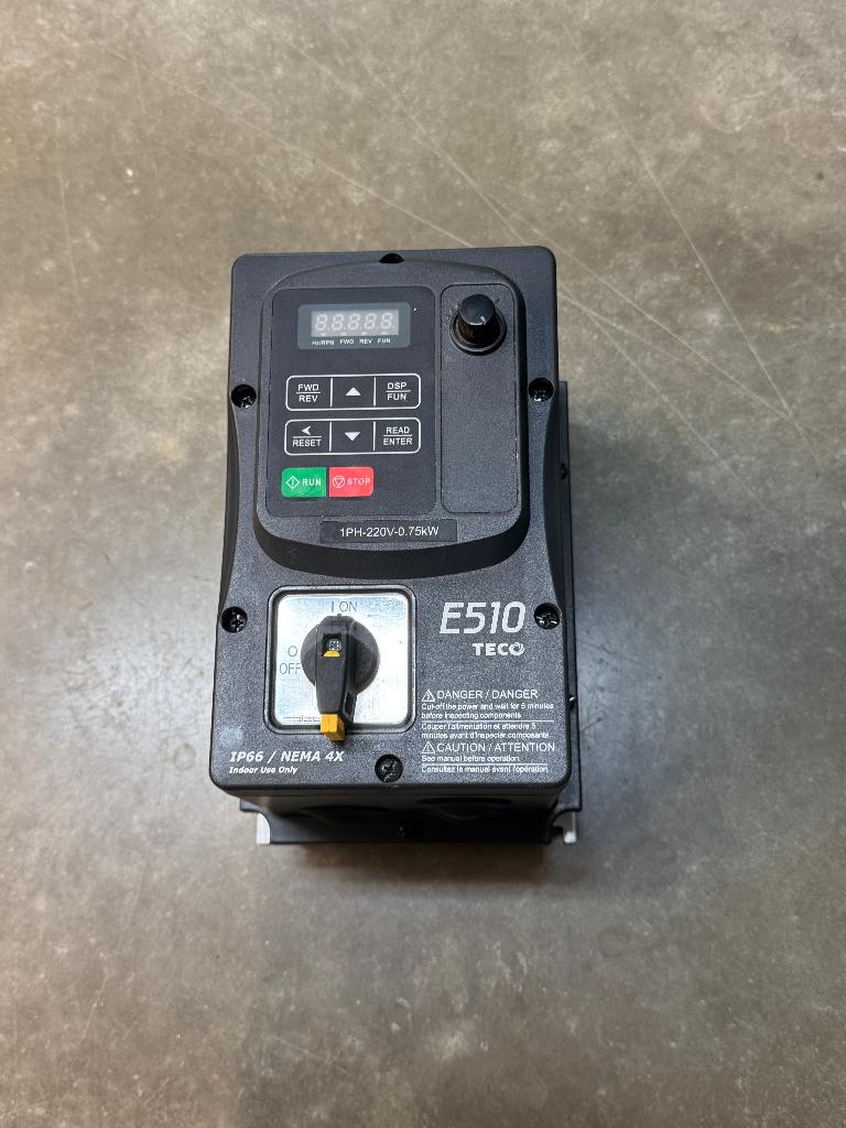 Nieuwe frequentieregelaar 0.75kW, Enlèvement ou Envoi, Neuf