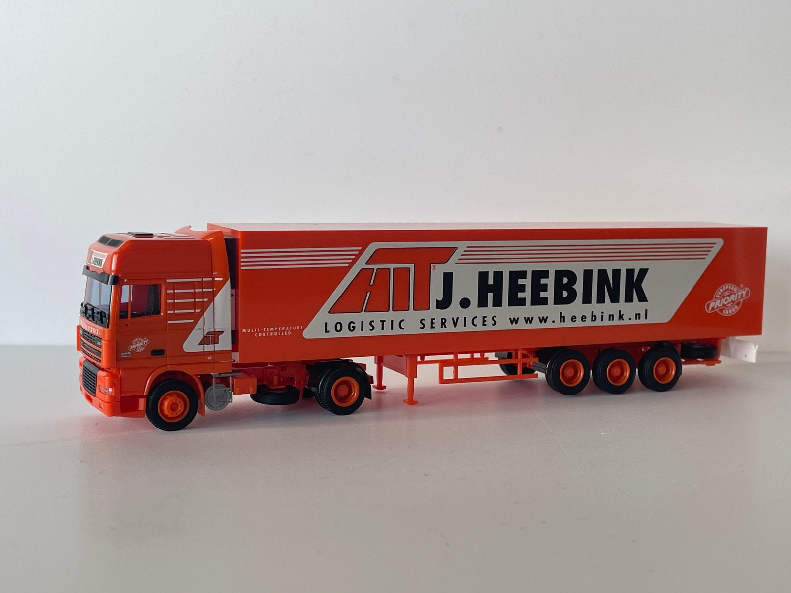 AWM DAF XF Heebink koeloplegger 1/87, Enlèvement ou Envoi, Comme neuf, Bus ou Camion, AWM