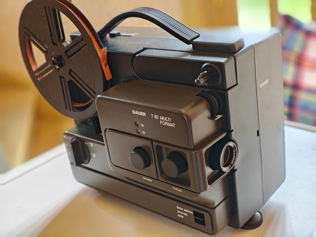 Projecteur de cinéma multiformat Bauer T82 (Super 8/Single 8, Enlèvement ou Envoi