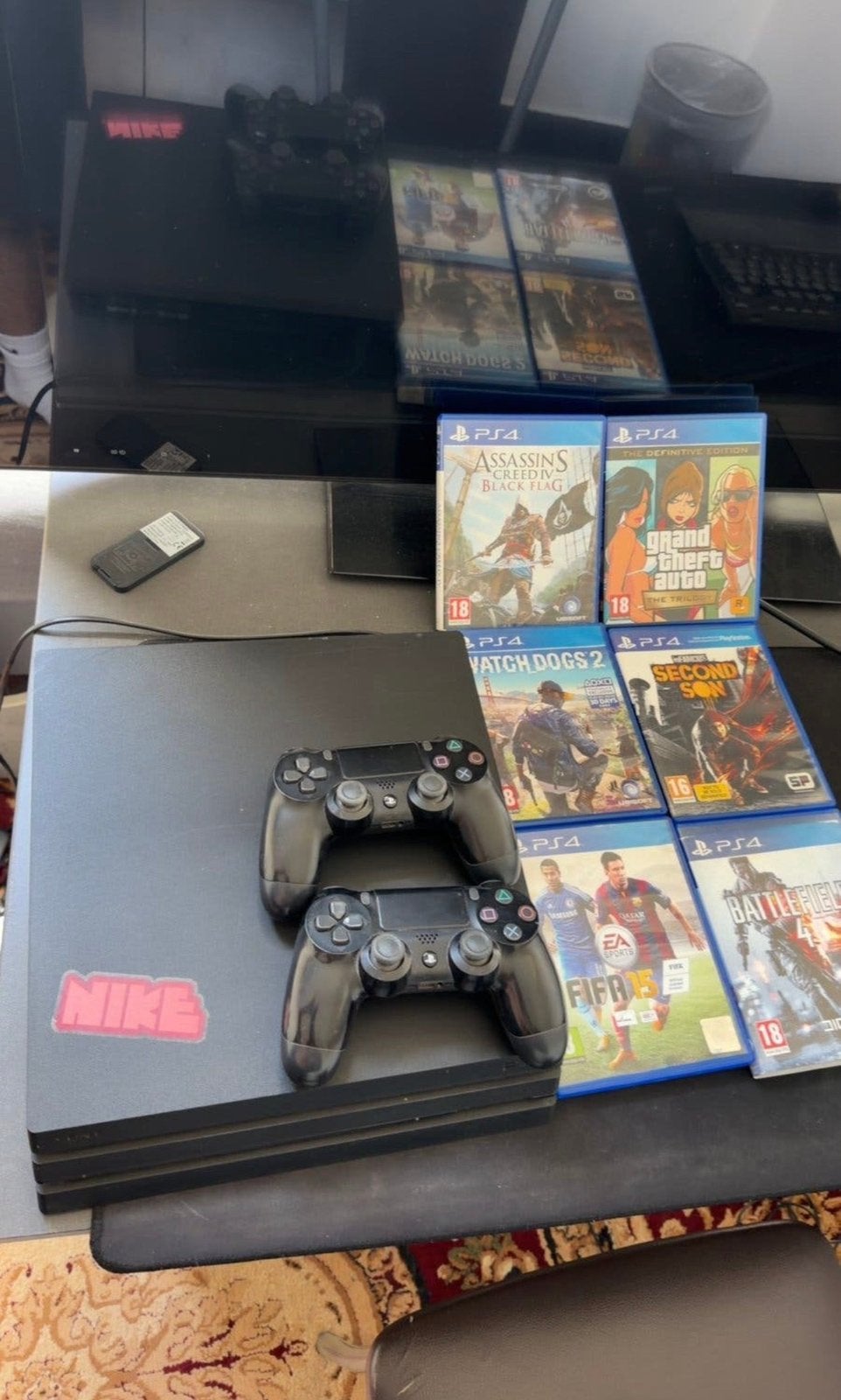 PS4 Pro + 2 Controllers + 8 Games, Games en Spelcomputers, Ophalen, Zo goed als nieuw, Pro