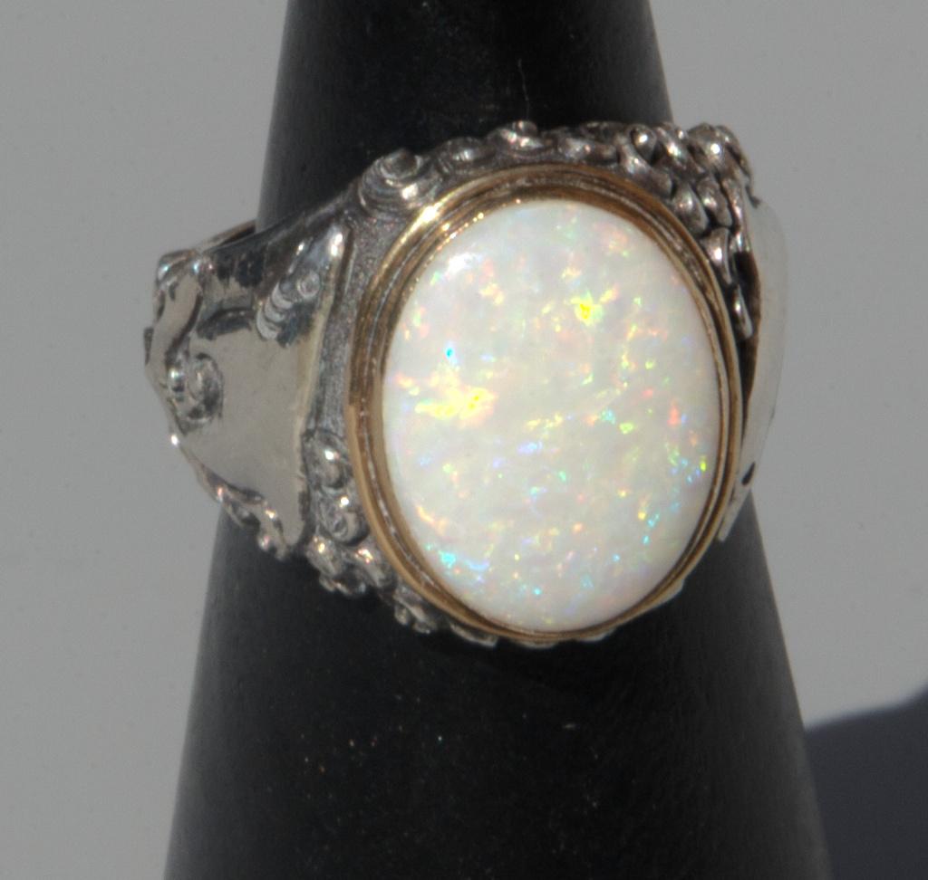 Unieke ring met opaal, Wit, Ophalen of Verzenden, Met edelsteen, Dame