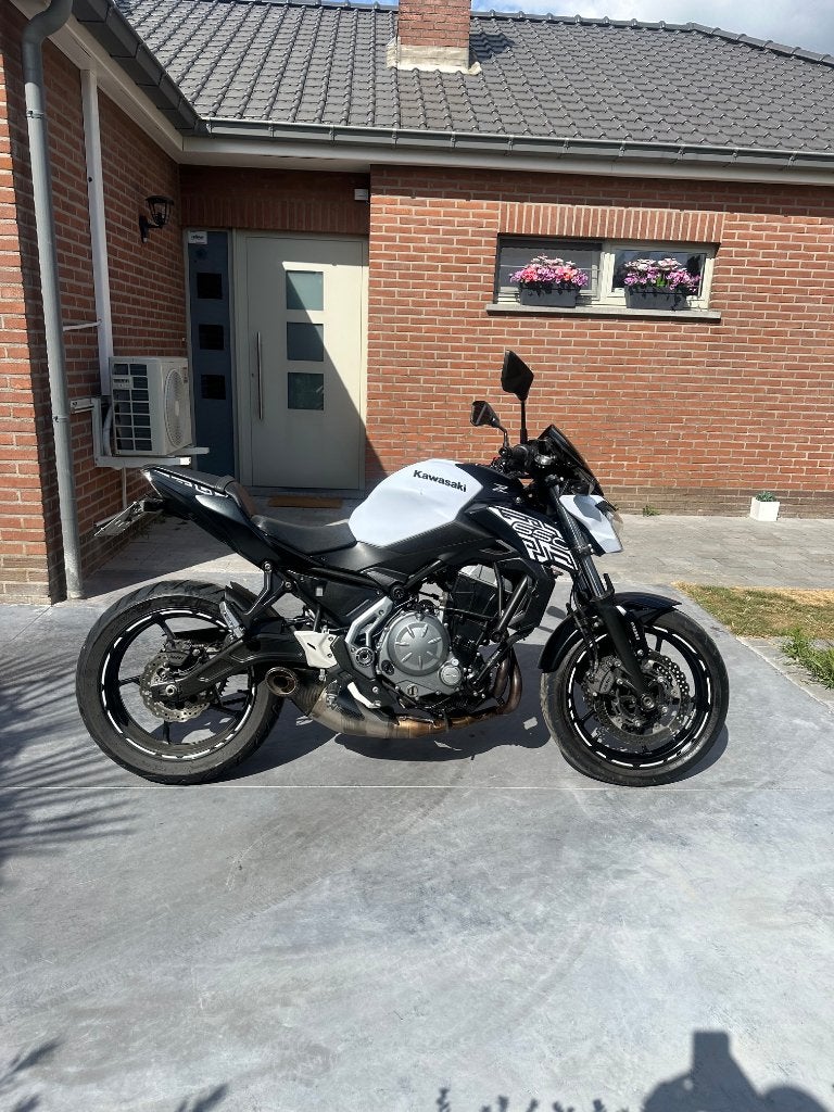 KAWAZAKI Z650 - 02/2020 - 12600 KM, Motos, Motos | Triumph, Plus de 35 kW, 2 cylindres, Particulier, 650 cm³