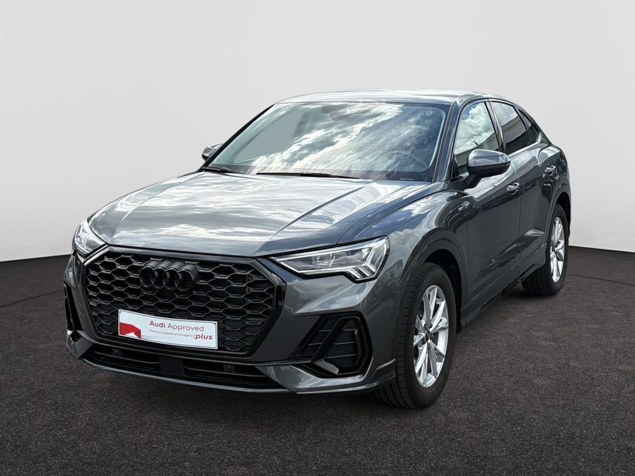 Audi Q3 Sportback Audi Q3 Sportback Business Edition S line, Autos, Argent ou Gris, Achat, https://public.car-pass.be/vhr/ee631b1b-ce5f-40de-a7ee-dbe412d69903