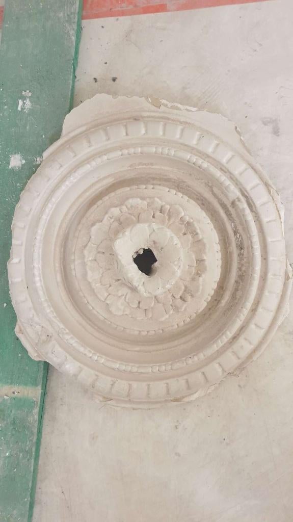 Antieke plafondrozet rozas diameter 54cm, Ophalen