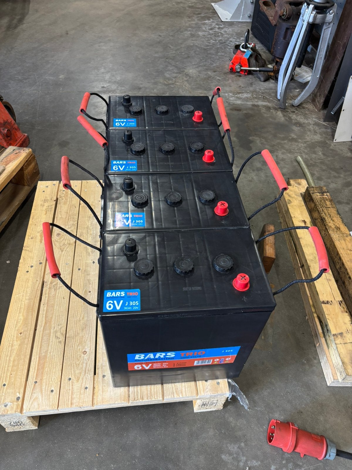 4 nieuwe deep cycle accu’s tractie batterijen 6V 360Ah BARS, Ophalen, Zo goed als nieuw