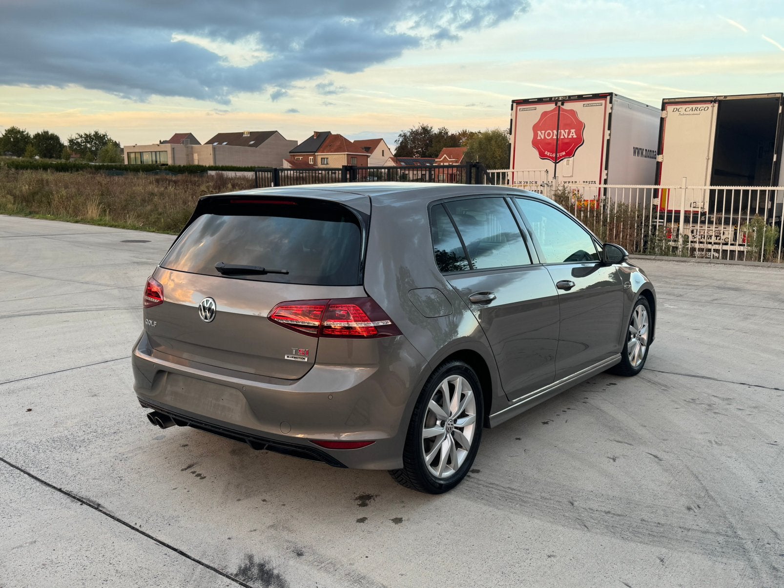 VW Golf 7 1.4 TSI Pack R-Line 2016 Gekeurd voor verkoop, Zwart, Alcantara, Bedrijf, Handgeschakeld