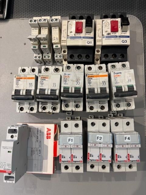 15 X Nieuwe stroomonderbrekers-veiligheidsschakelaars, Elektronische apparatuur, Ophalen of Verzenden, Nieuw