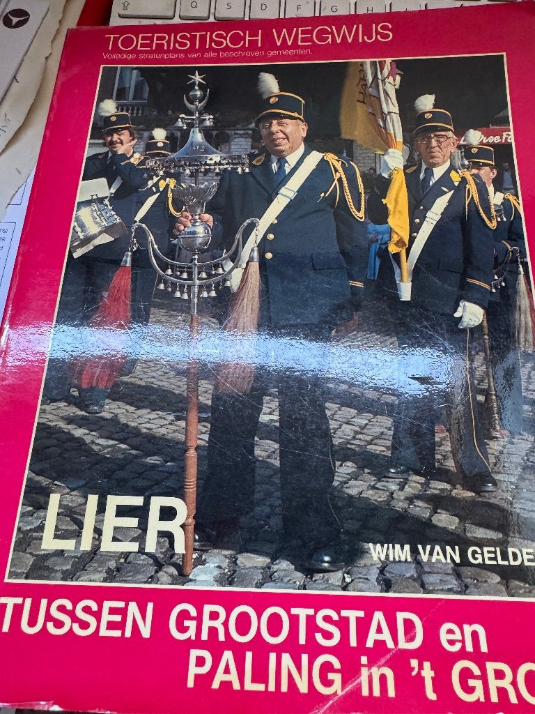 Wim VAn Gelder :Toeristisch wegwijs Lier, Boeken, Ophalen of Verzenden, 20e eeuw of later, Gelezen, Wim van Gelder