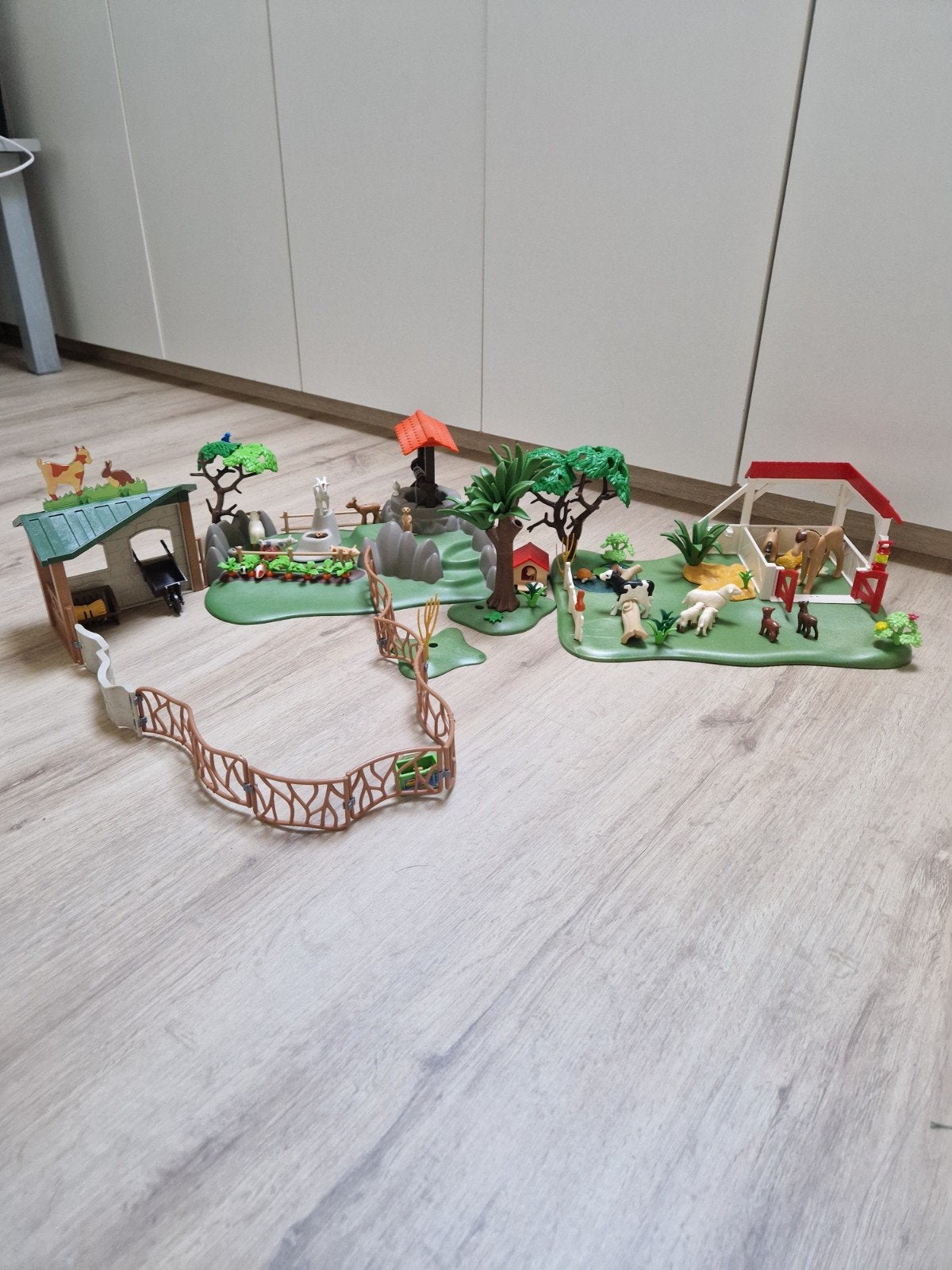Playmobil - lot met veel diertjes en stallen, Ophalen