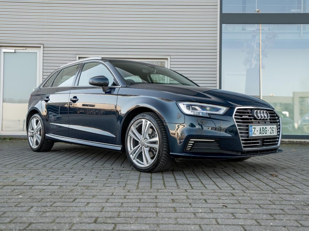 Audi A3 hybride - 71 dkm - CarPlay - gecoat - ACC 1j gar, Auto's, 4 cilinders, Blauw, Leder en Stof, Bedrijf