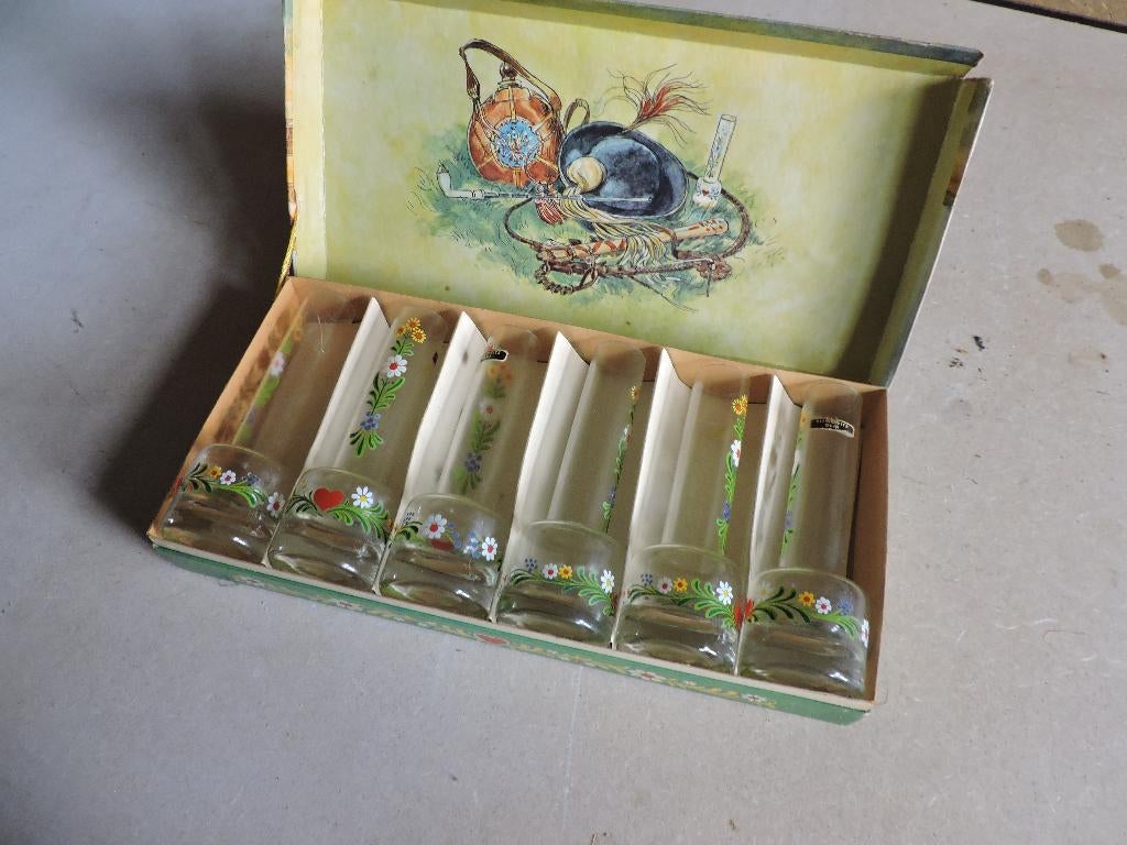 Slivovitsj glaasjes (6 stuks) Handgeschilderd, Antiek en Kunst, Ophalen of Verzenden