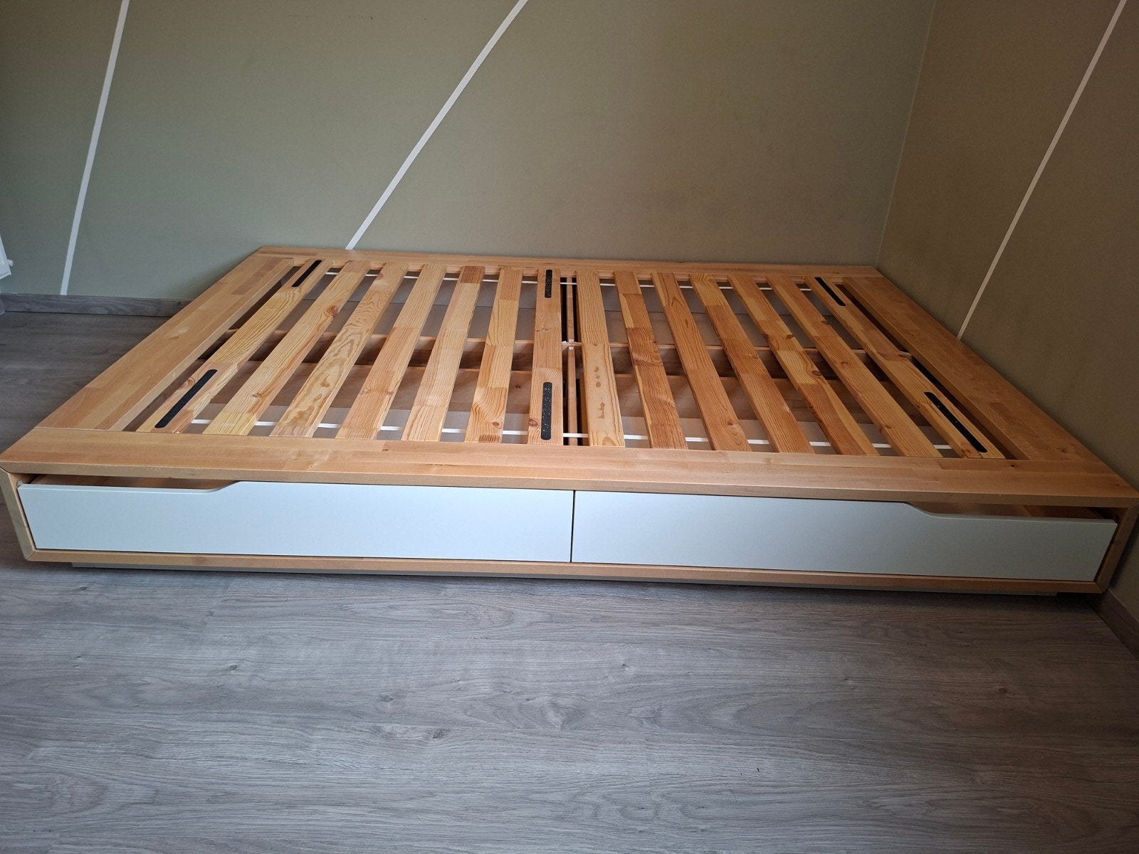 Bed (140x200) met 4 lades, Ophalen, 140 cm, Zo goed als nieuw, Twijfelaar