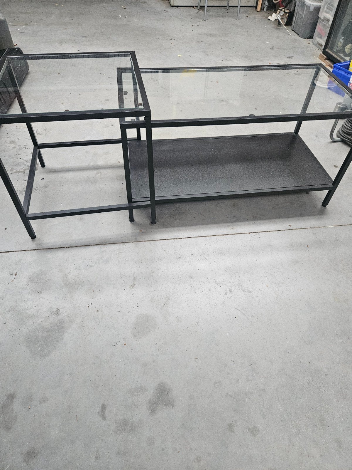 Salon tafel, Enlèvement